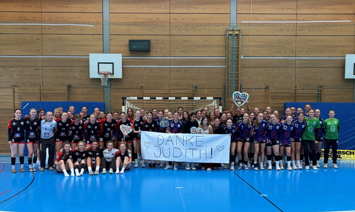 Die Herrschinger Handballteams bei der Teampräsentation zum Start in die neue Handballsaison.