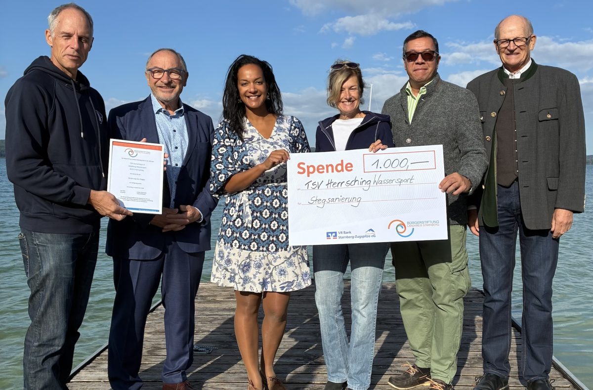 Spendenübergabe der Bürgerstiftung Landkreis Starnberg an die Wassersportabteilung des TSV Herrsching